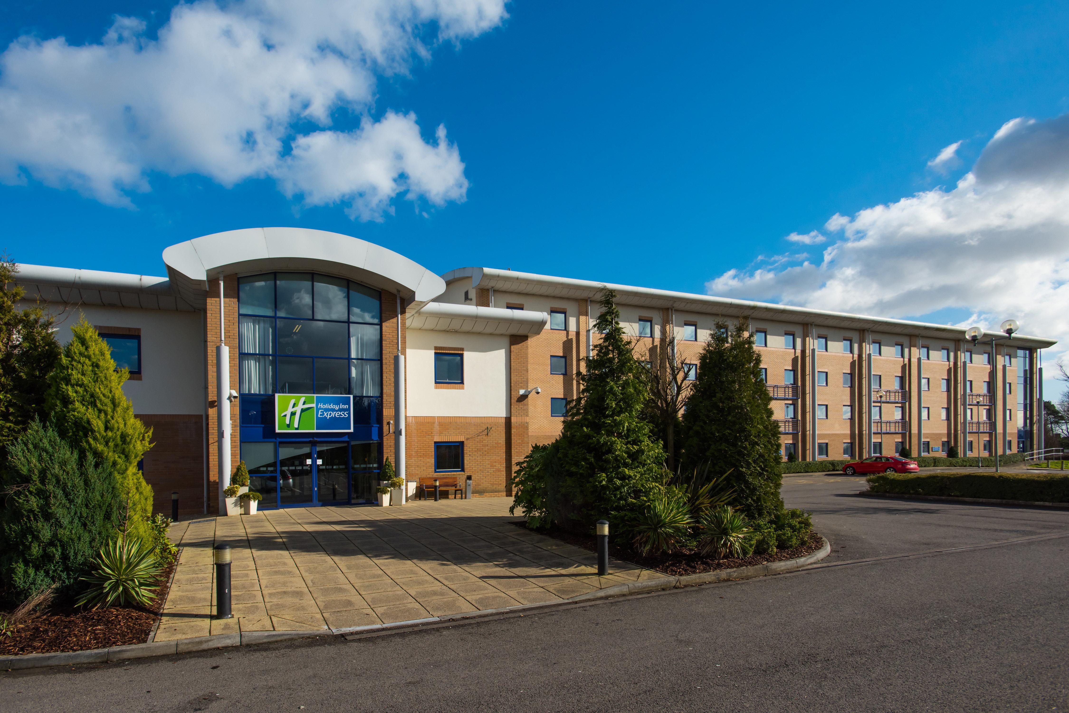 Holiday Inn Express Newport, An Ihg Hotel Newport  Exterior foto